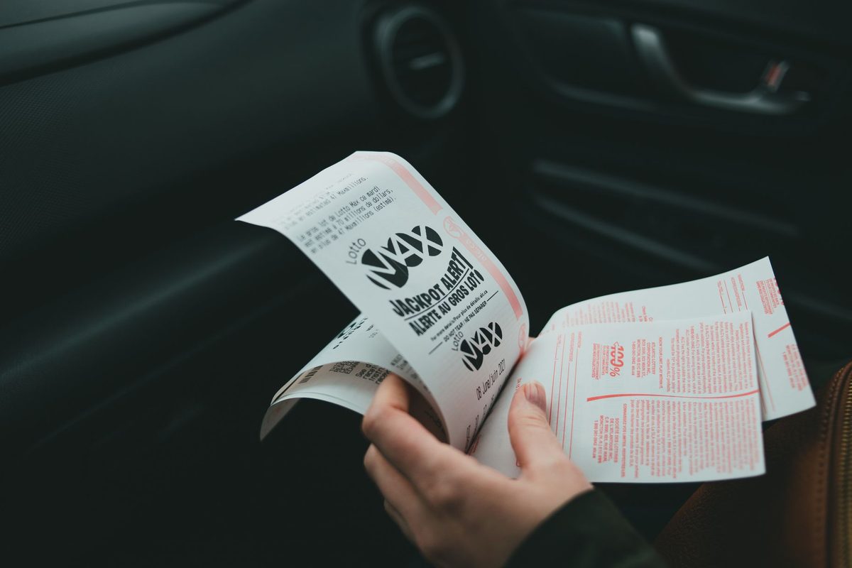 Bilet de loterie și speranța unui câștig neașteptat în vis
