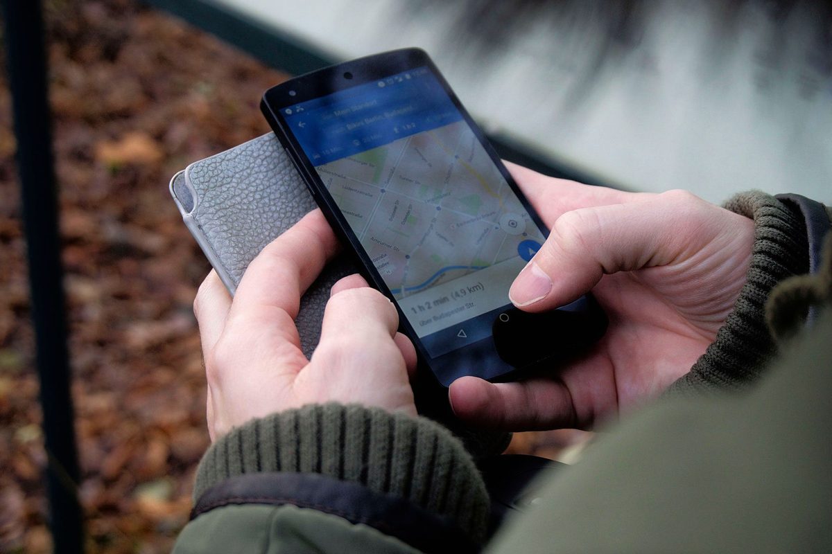 Telefon găsit într-un vis, asociat cu o conversație și emoții personale