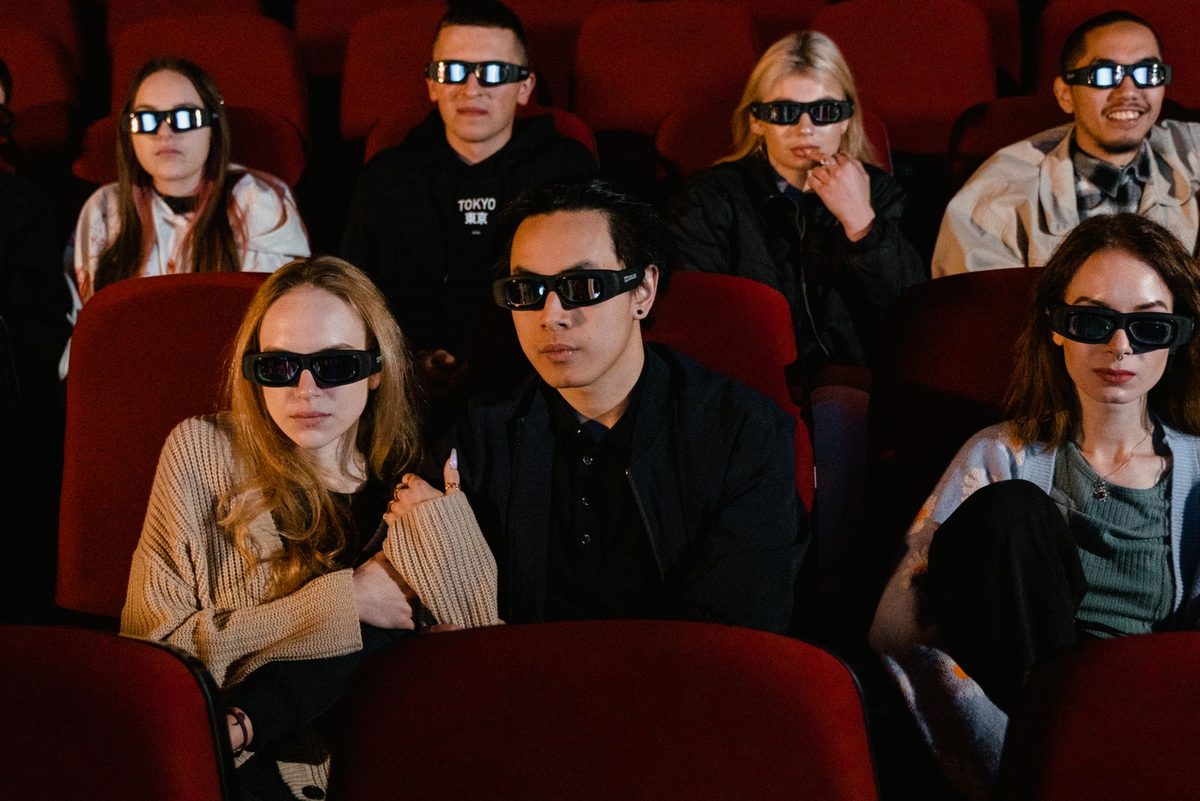 Sală de cinema 4DX cu scaune mobile și efecte speciale