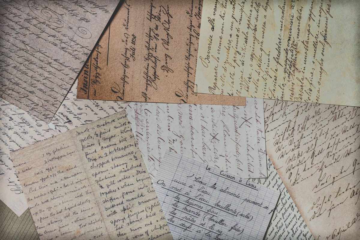 Formular vechi de telegramă pe hârtie, text scurt scris de mână