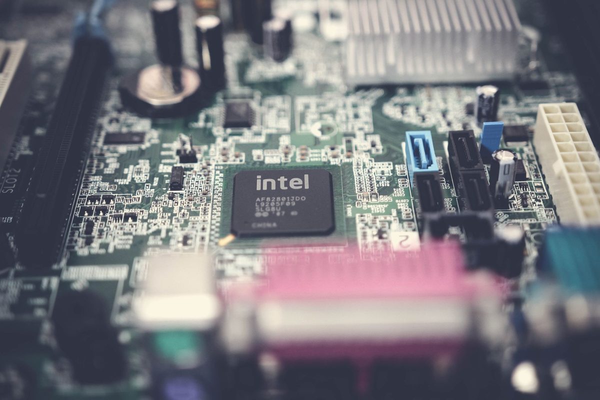 Cip electronic SoC pe o placă de circuit
