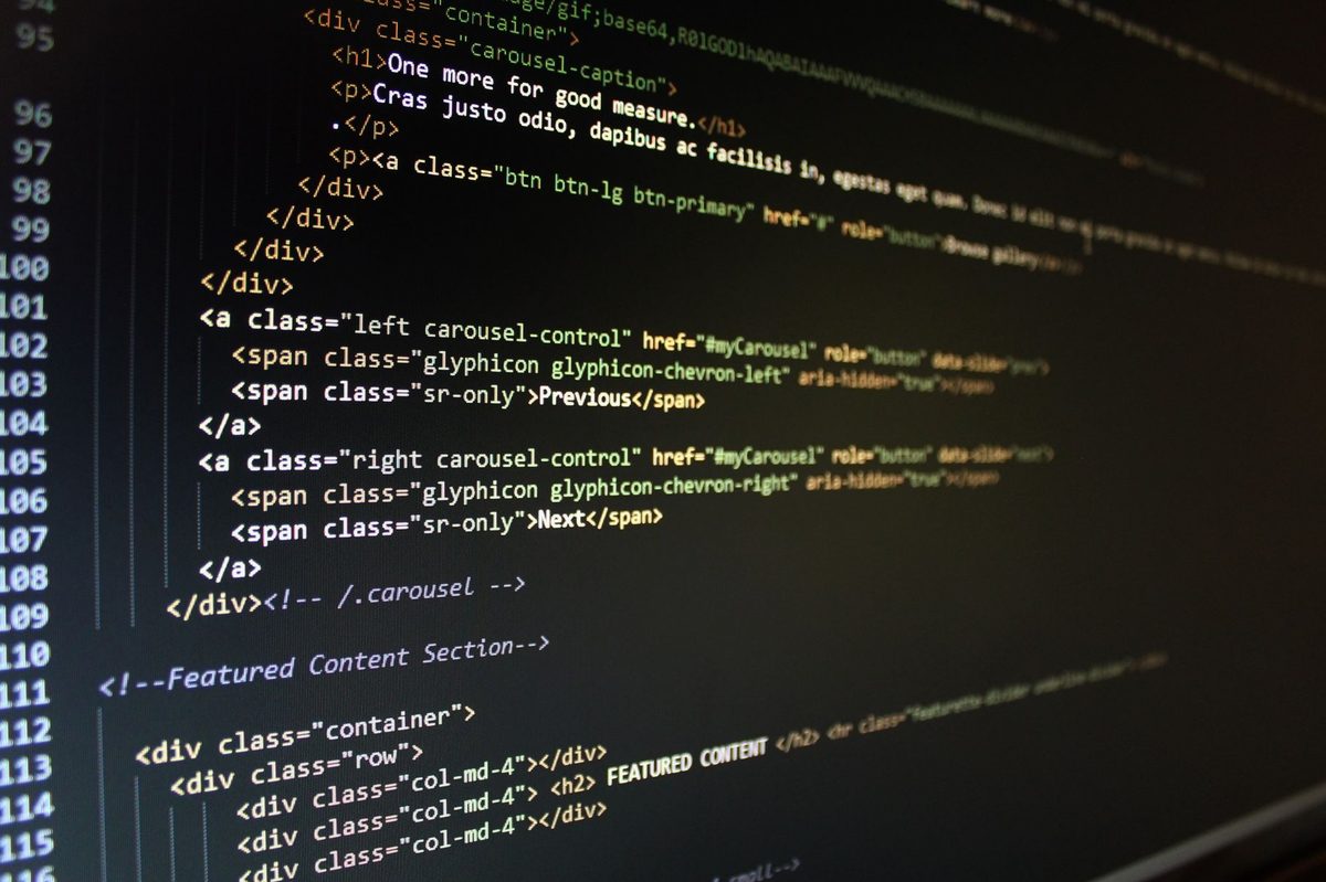 Cod HTML cu metadate pentru o pagină web