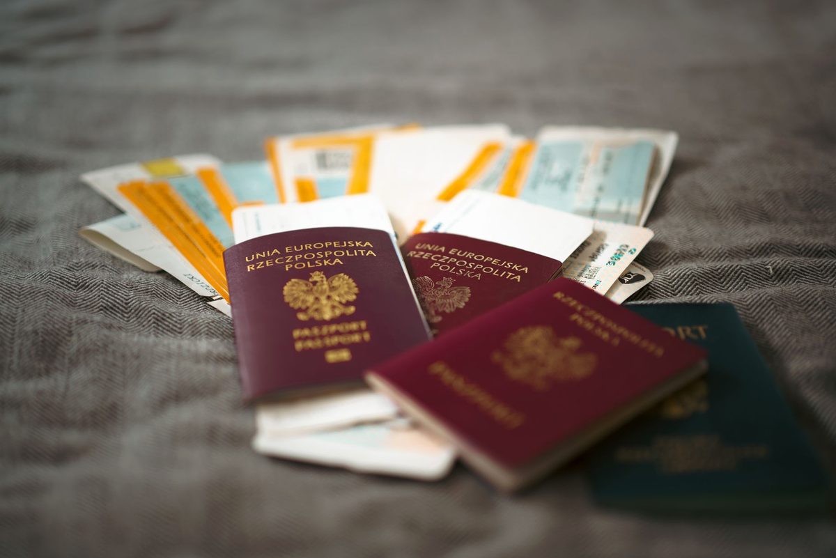 Documente de călătorie și aeroport, context pentru codul de țară AE