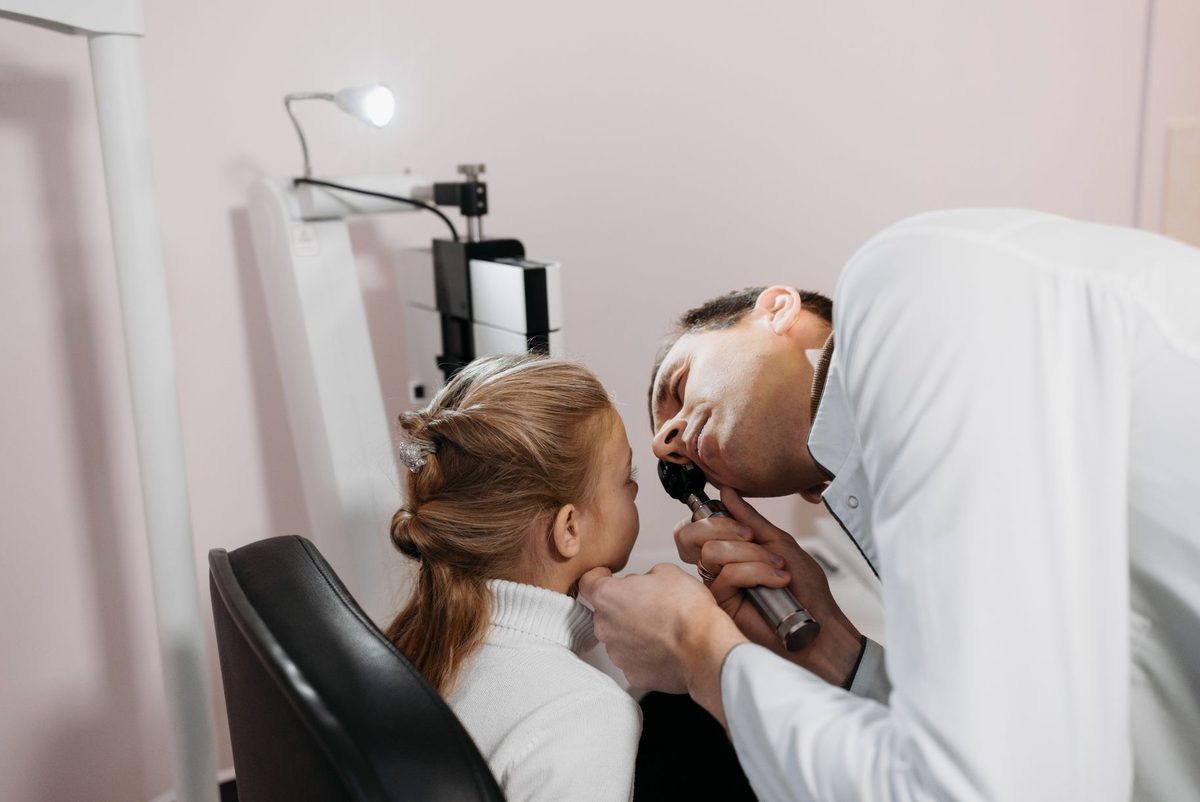 Consult pediatric: examinare a ochilor la un copil cu suspiciune de tulburare neurologică