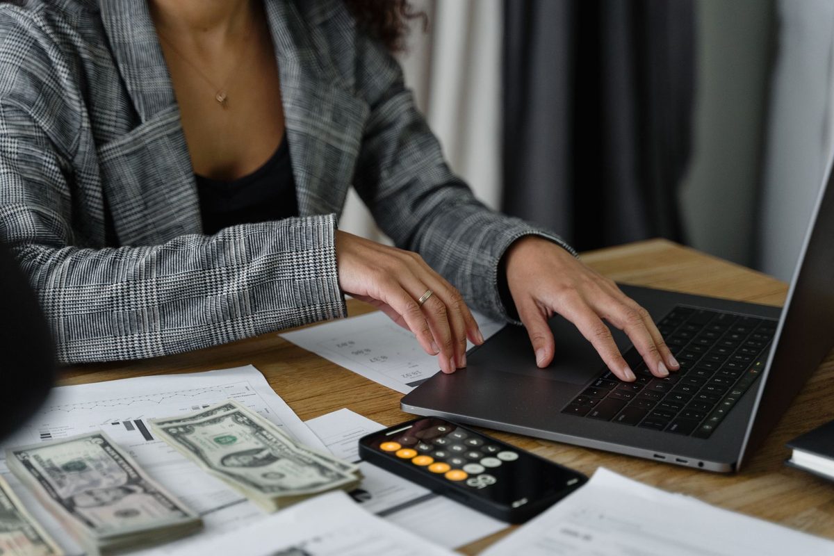 Fluturaș de salariu și calculul venitului net realizat