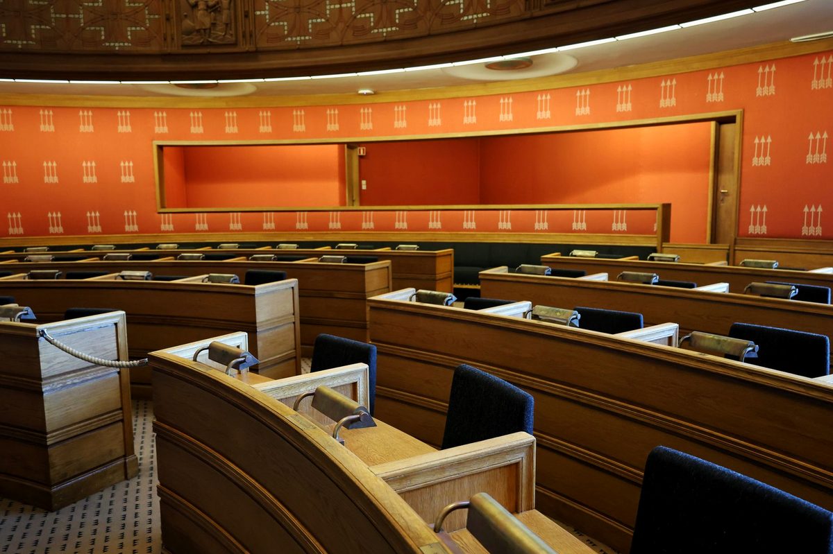 Sala Parlamentului și instituțiile statului