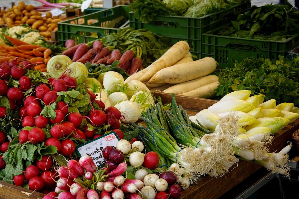 Legume de sezon și alimente pentru o alimentație sustenabilă