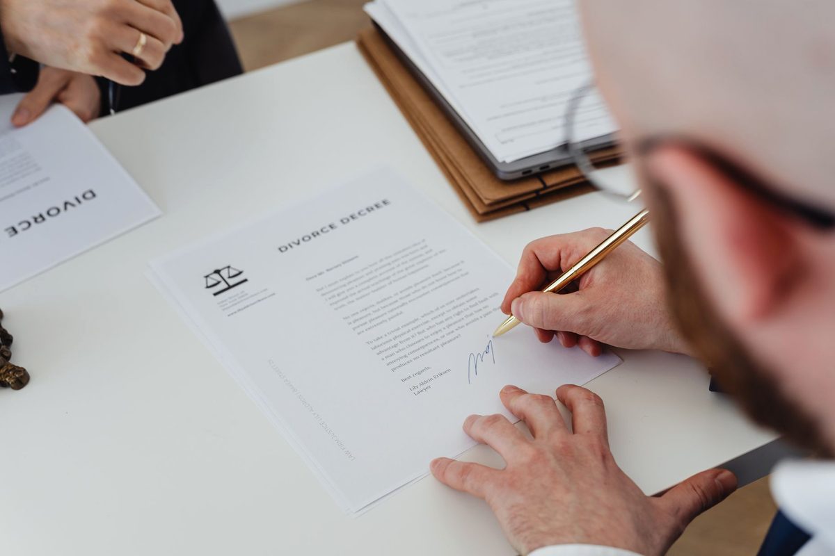 Document istoric cu decret și sigiliu
