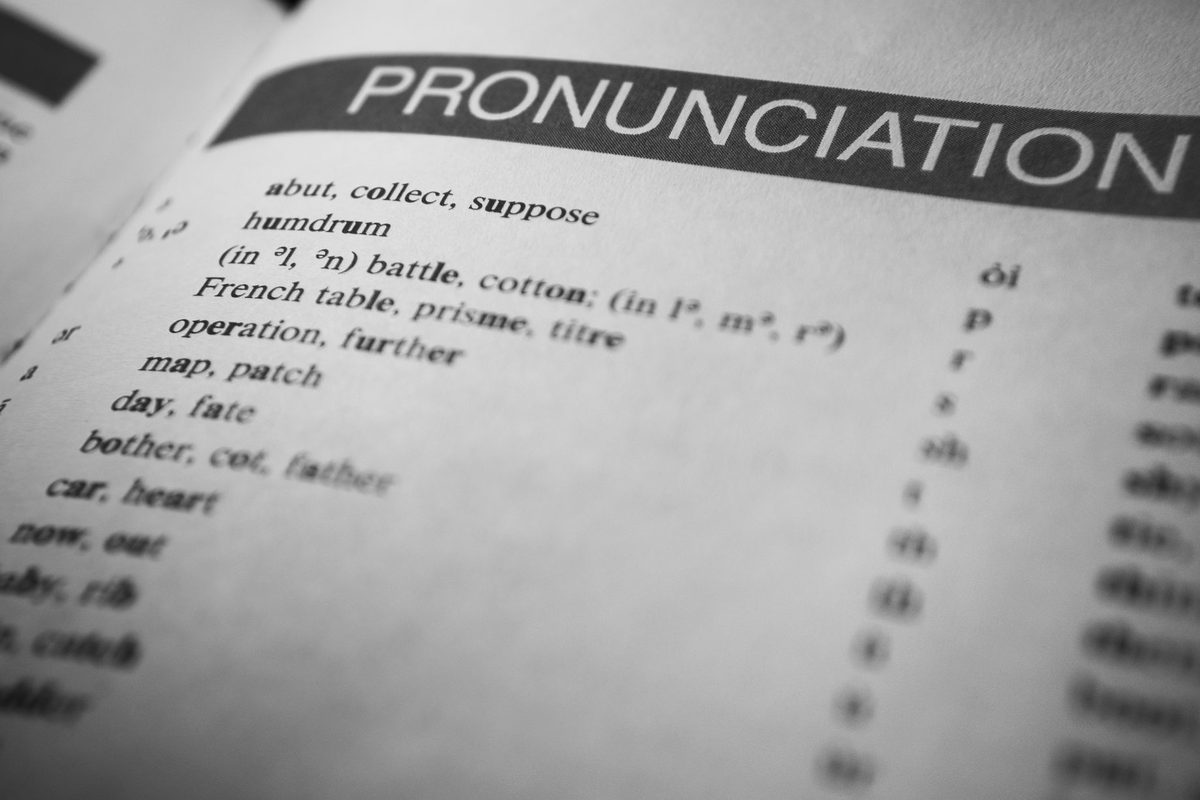 Cuvinte românești cu înțeles asemănător într-un dicționar