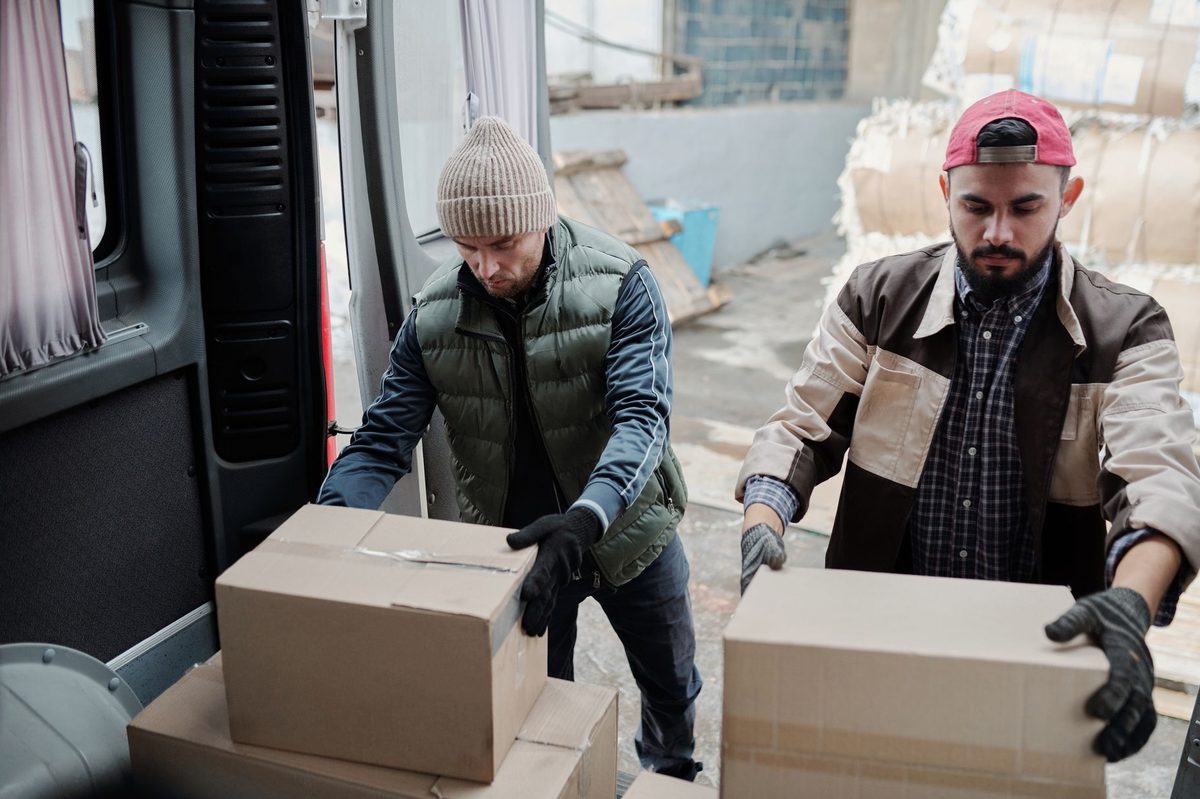Depozit de mărfuri și operațiuni logistice de transport internațional
