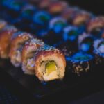 Ce înseamnă bussin? Ghid complet slang TikTok 2026 Sushi delicios bussin mâncare estetică