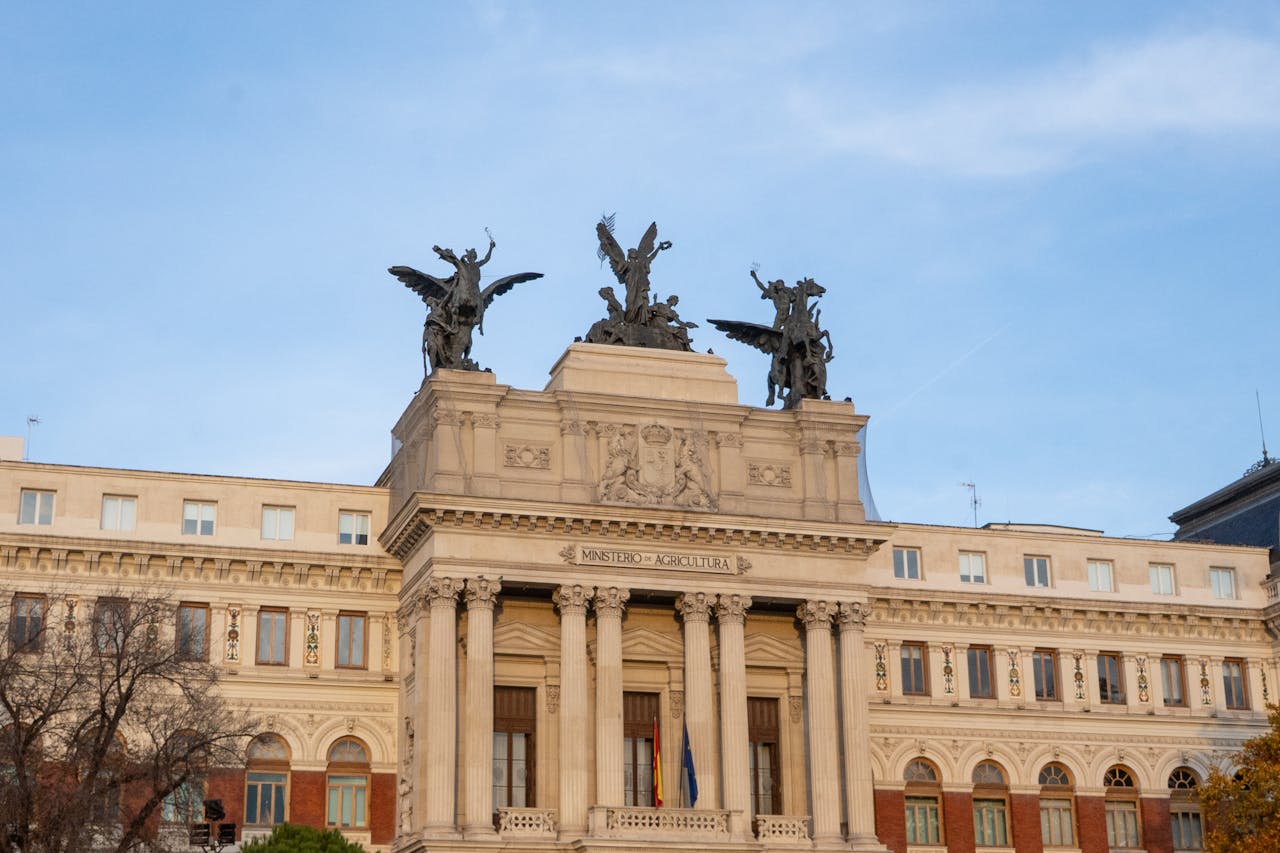 Clădire oficială a unui minister românesc - ce înseamnă MDLPA explicat