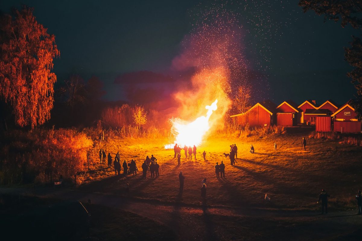 Foc tradițional de toamnă în sat