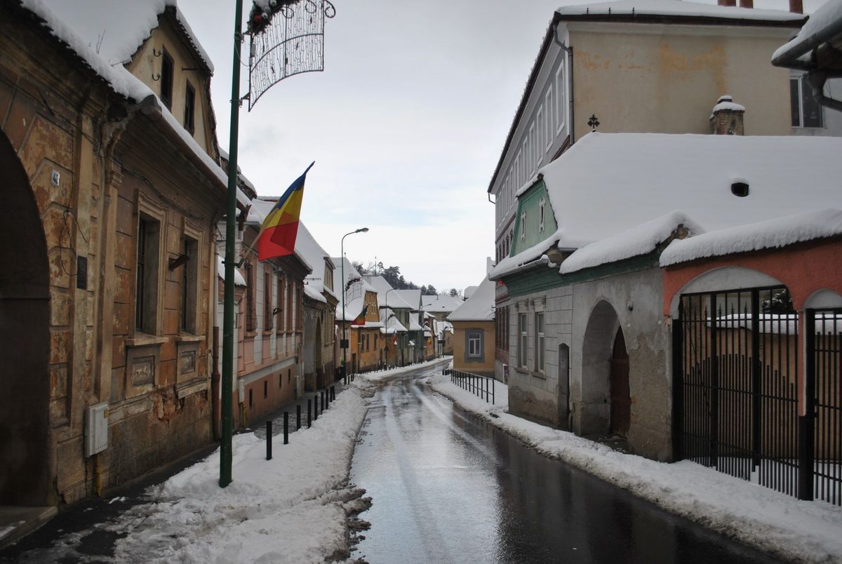 Colindători într-un sat românesc iarna
