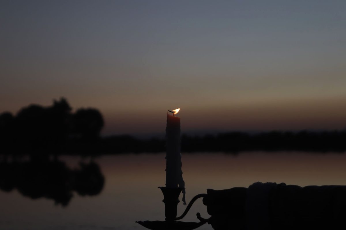 Ce înseamnă când te pupă mortul în vis: binecuvântare