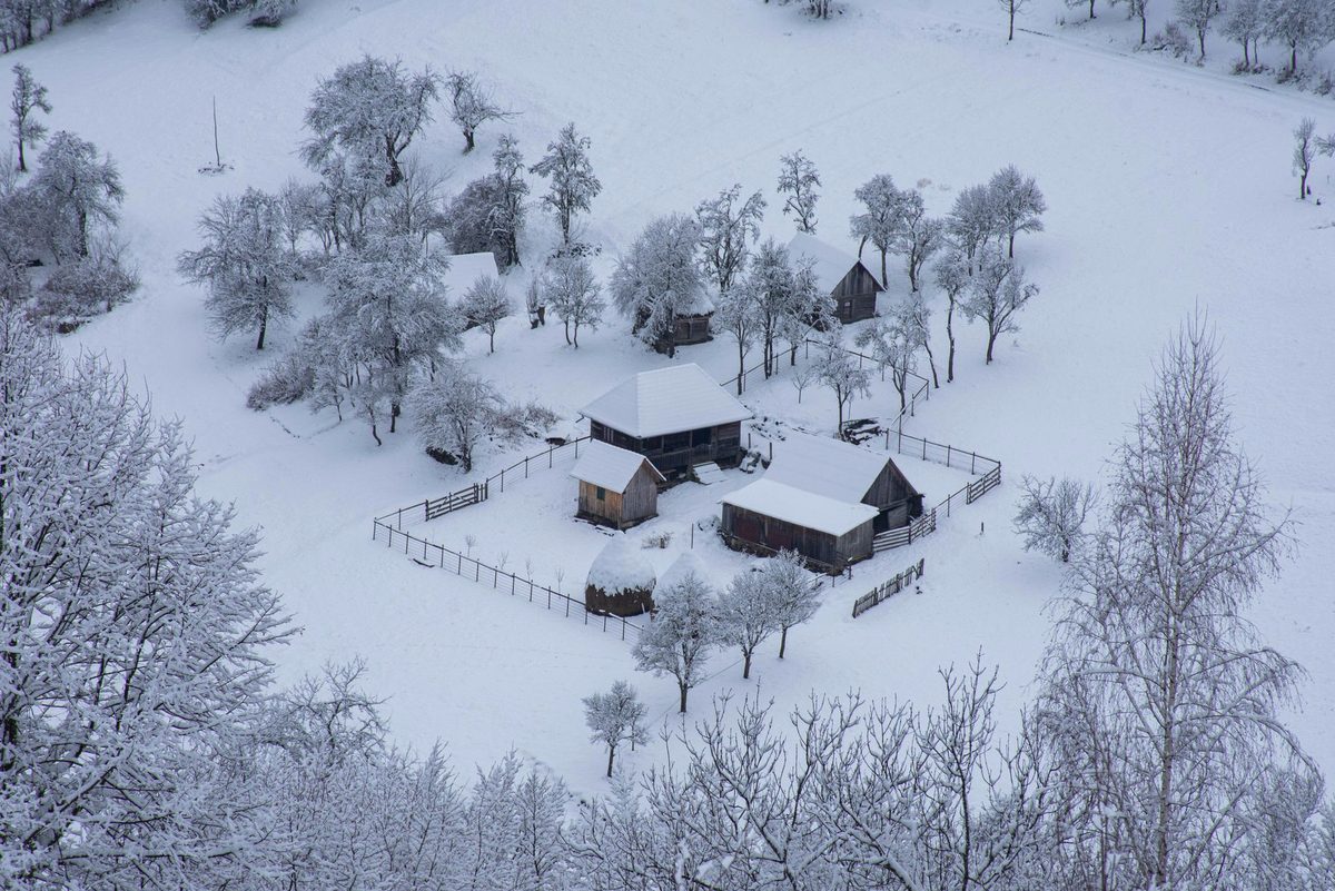 Tradiții de iarnă în România: calendar și diferențe